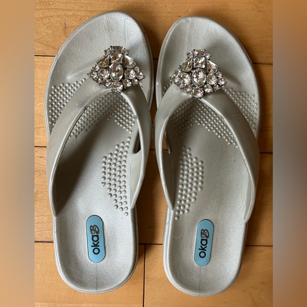 Okab pearl/stone flip flops